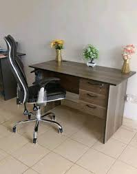 1.0M Study Desk