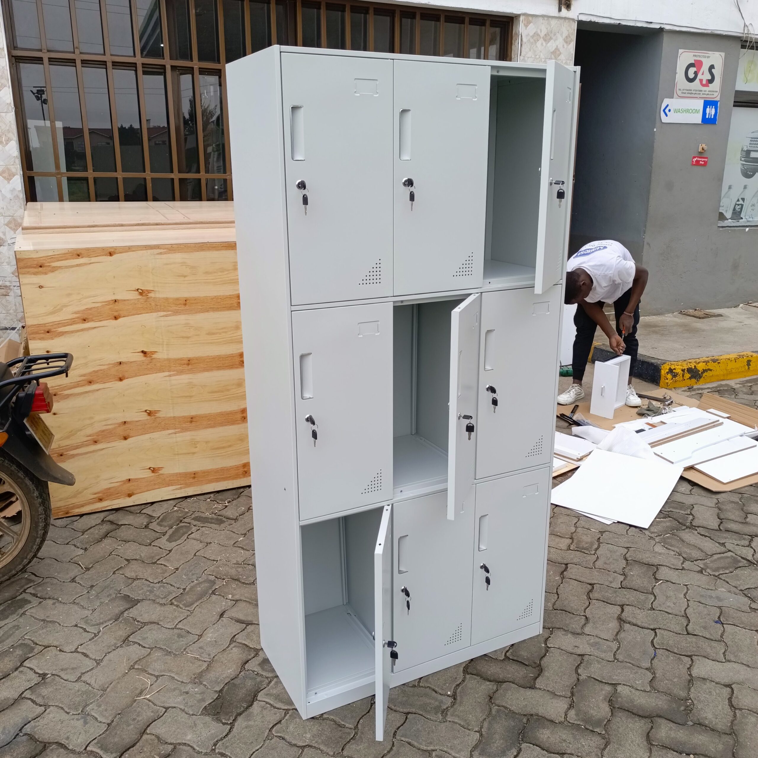9-Locker Metallic Cabinet