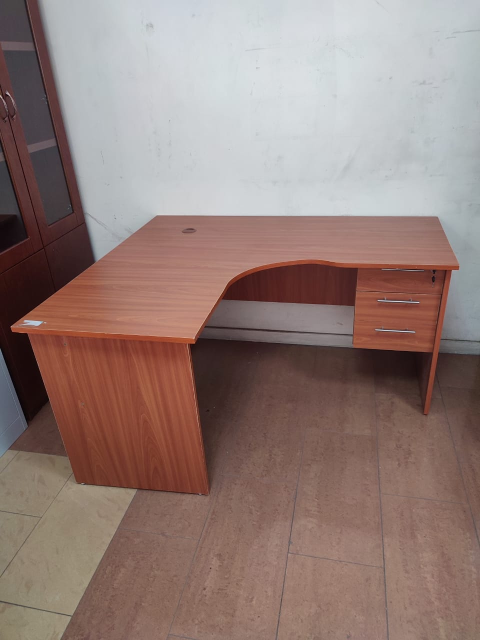 1.2m L-shaped Desk - Image 4